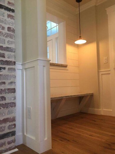 Mudroom Bench - Garage Entry
