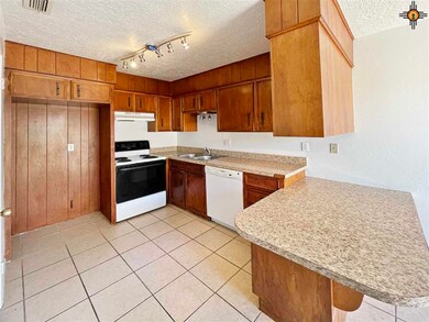1002 N Linam St, Hobbs, NM 88240 - photo 3