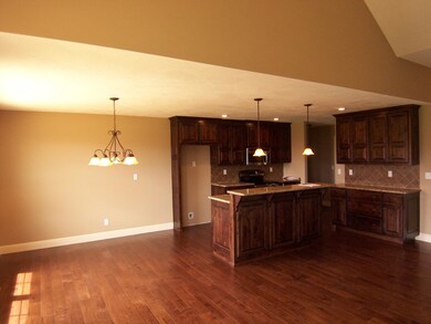 1332 S Appomattox Ave, Republic, MO 65738 - photo 5