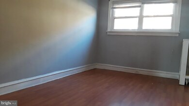 7027 Clover Ln, Upper Darby, PA 19082 - photo 4