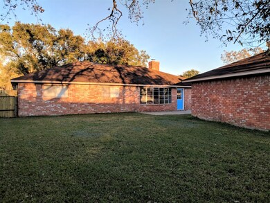 16942 Worden Ln, Friendswood, TX 77546 - photo 2