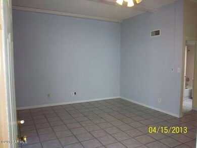 1043049_LivingRoom