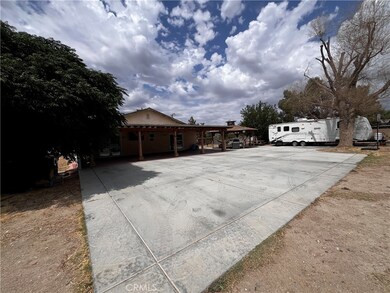 10306 E Avenue r10, Littlerock, CA 93543 - photo 4