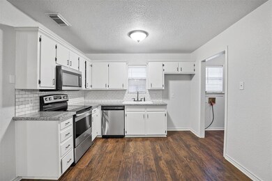 312 Smith St, Bonham, TX 75418 - photo 6