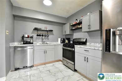 1575 Creekside Rd unit 20, Whitehall, PA 18052 - photo 2