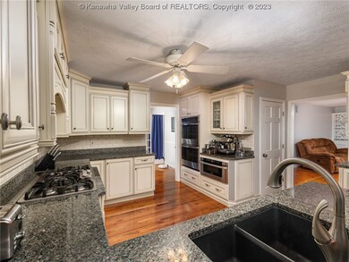 322 Lisa Jo St, Scott Depot, WV 25560 - photo 5