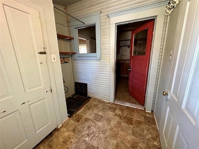 506 W Smith St, Cleburne, TX 76033 - photo 6