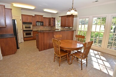 Kitchen & Breakfast Room