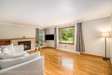 2710 Manley Dr, Lansing, MI 48910 - photo 3