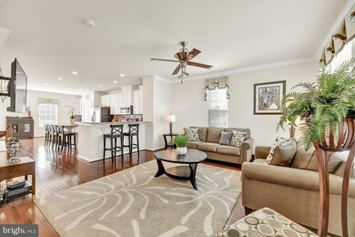 906 Magnolia Blossom Ct, Sykesville, MD 21784 - photo 2