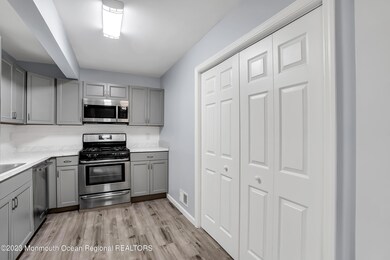 527 Tinsmith Ct, Toms River, NJ 08753 - photo 7