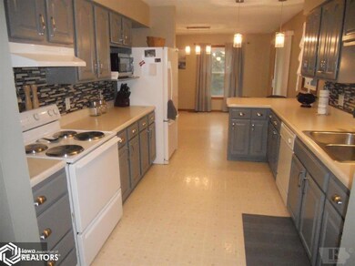 4120 E 5th St S, Newton, IA 50208 - photo 4