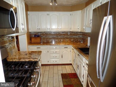 7404 Bethune St, Falls Church, VA 22043 - photo 4