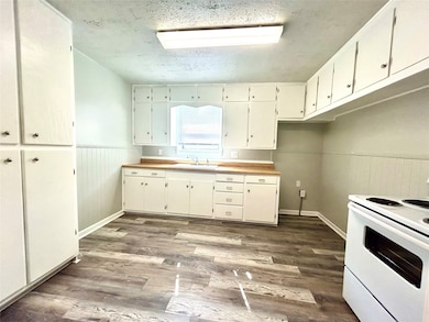 811 S Avenue H, Clifton, TX 76634 - photo 4