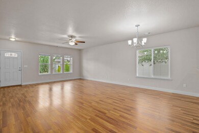 240SWMarionberryLn-007