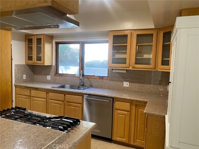 Clean and neat kitchen