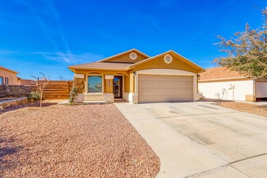 824 Desert Cactus Dr, Horizon City, TX 79928 - photo 2