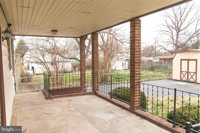 202 Pinewood Rd, Dundalk, MD 21222 - photo 2