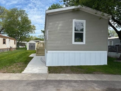 43112 Riviera Ave unit 209, Sterling Heights, MI 48314 - photo 2