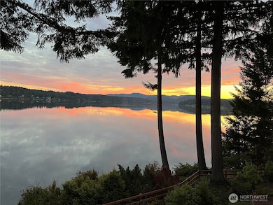 Beautiful PNW views of Eld Inlet, MT Rainier and the Black Hills!