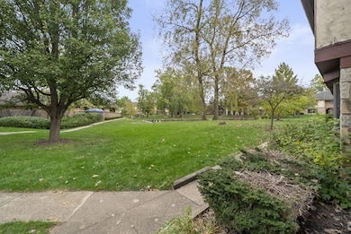 6198 Stornoway Dr S unit 6198, Columbus, OH 43213 - photo 2