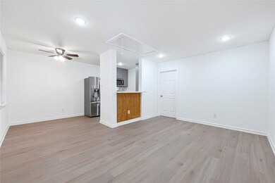 Living space feature's lots of while light fixtures