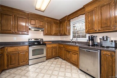 Eat In Kitchen w/ Stainless Steel Appliances