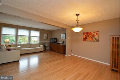 13348 Burkitts Rd, Fairfax, VA 22033 - photo 3