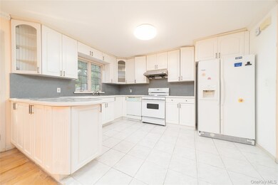 8716 Palo Alto St, Hollis, NY 11423 - photo 6