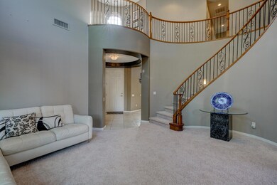 Living Room/Entry