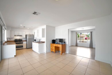 Breakfast Nook opens to Living Rm