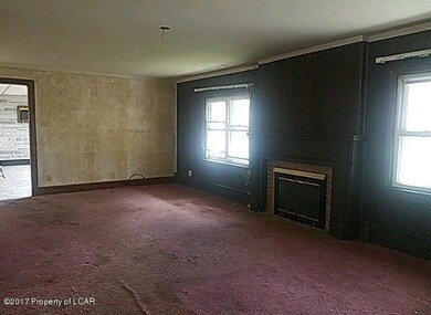 594 Freemont Ct, Hazleton, PA 18201 - photo 4