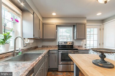 1502 Stirling St, Coatesville, PA 19320 - photo 4