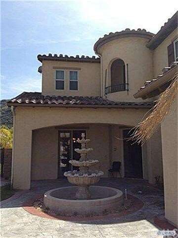 Front Entry/Courtyard