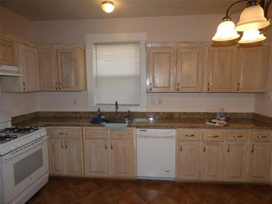 709 Huntley St, Dallas, TX 75214 - photo 6