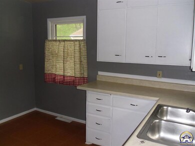 2620 SW Central Park Ave, Topeka, KS 66611 - photo 7
