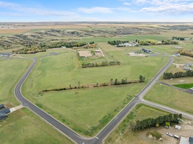 4912 24th St SE, Minot, ND 58701 - photo 4