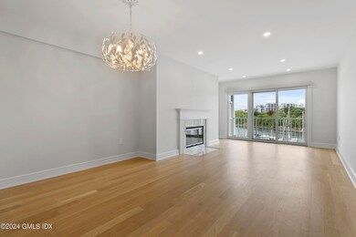 Living/Dining Area