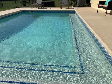 Pool bench