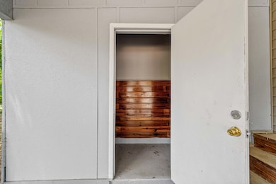 404 W 1st Ave, Crestview, FL 32536 - photo 2