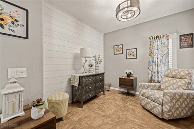 Sitting room with baseboards