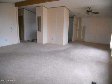 023-256653 - family room & kitchen