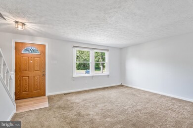 8154 Willowdale Ct, Springfield, VA 22153 - photo 3