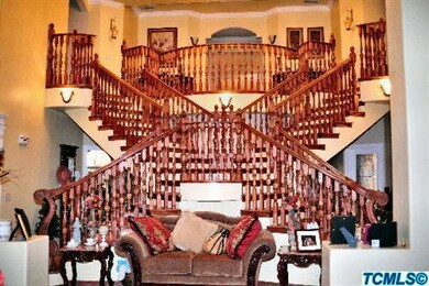 CUSTOM EUROPEAN STAIRCASE