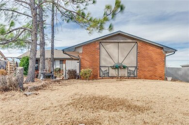 6913 N Grove Ave, Warr Acres, OK 73132 - photo 3