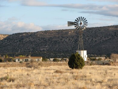 400 W Ahonen Rd unit 10, Paulden, AZ 86334 - photo 2