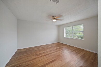 606 Debbie Ln, Alvin, TX 77511 - photo 4