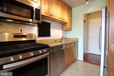 Taft Towers unit 806, Arlington, VA 22201 - photo 5