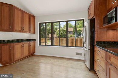 1417 Green Run Ln, Reston, VA 20190 - photo 5