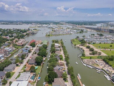 Just Minutes From The Channel And Then The Kemah B